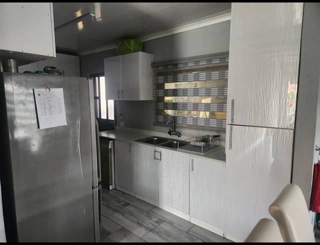 4 BEDROOM HOUSE FOR SALE IN EVANS PARK